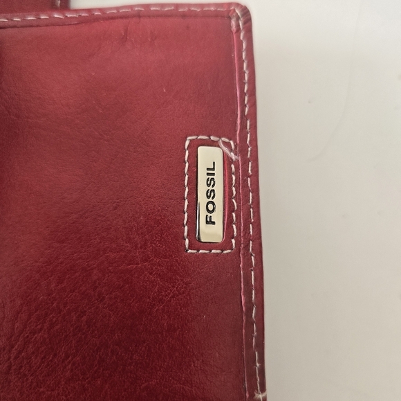 Fossil  (Folded) Red Leather Bi-Fold Passport Wallet Patent Leather Women - Picture 8 of 12